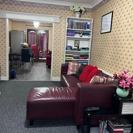 Homestay Females Only Lucan